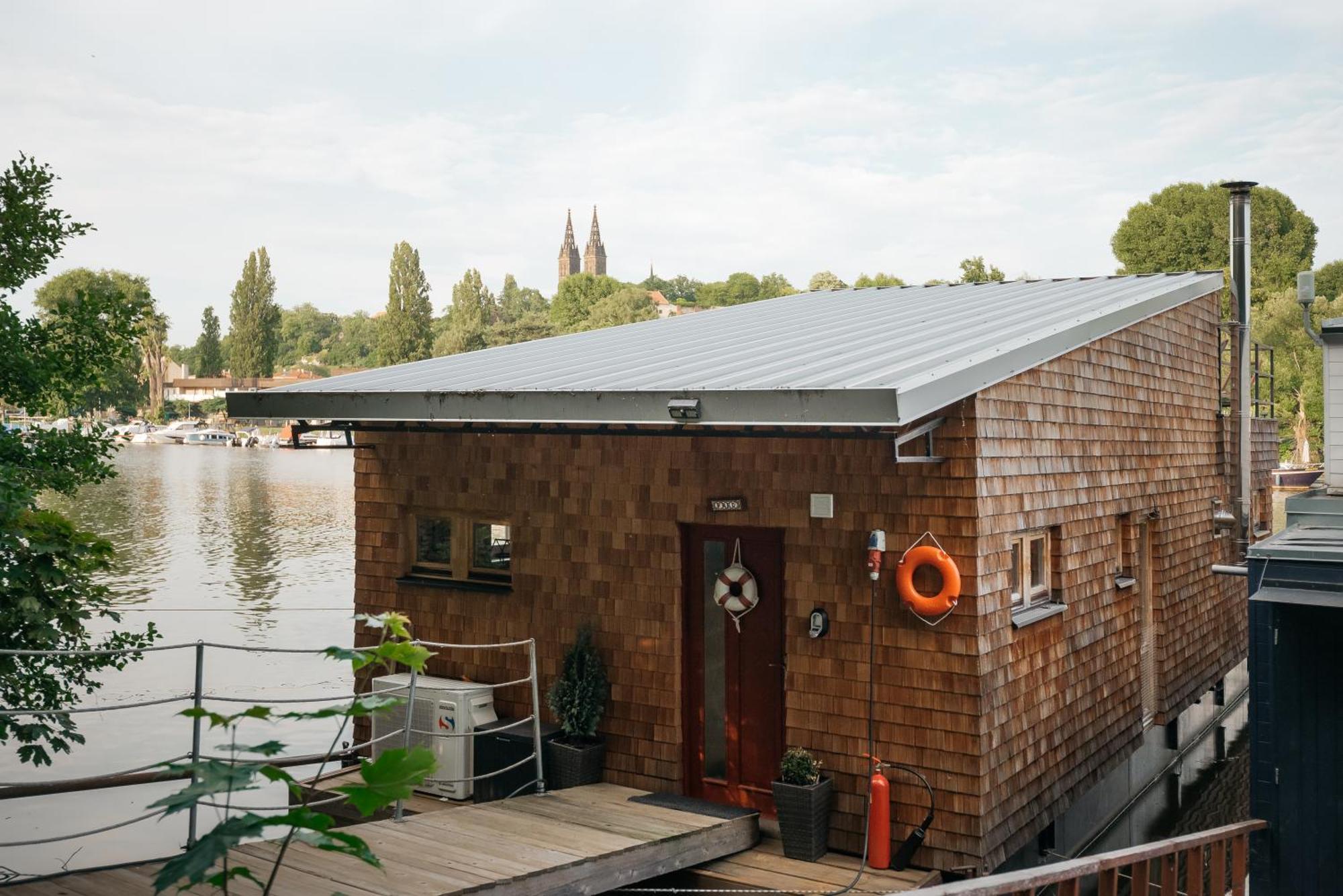 Houseboat Fred Botel Prague